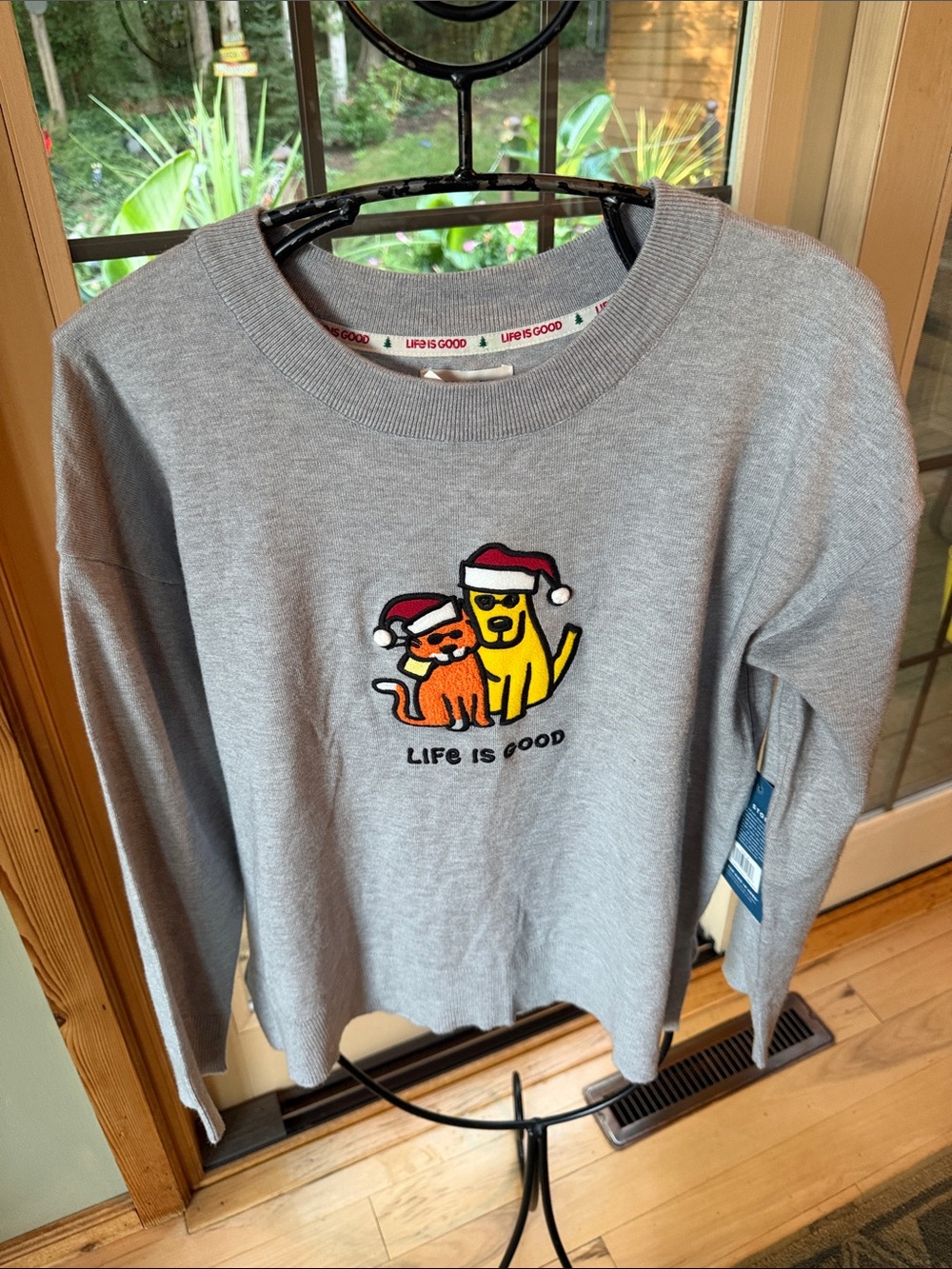 Life Is Good Gray Sweatshirt with Yellow Dog & Orange Cat w Santa Hats NWT Sz. M